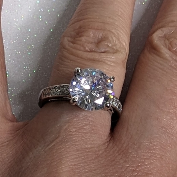 Cubic Zirconia Bling Size 6 Fashion Statement Jewelry Engagement Wedding Ring - Picture 3 of 9
